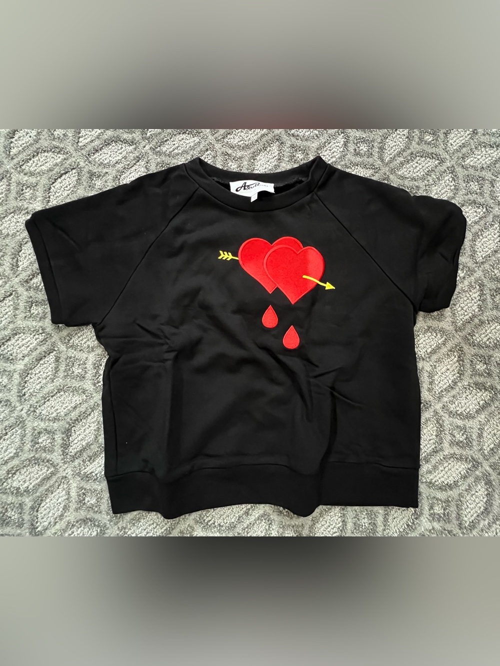 Black Short-Sleeve Sweatshirt with Red Heart Arrow Graphic